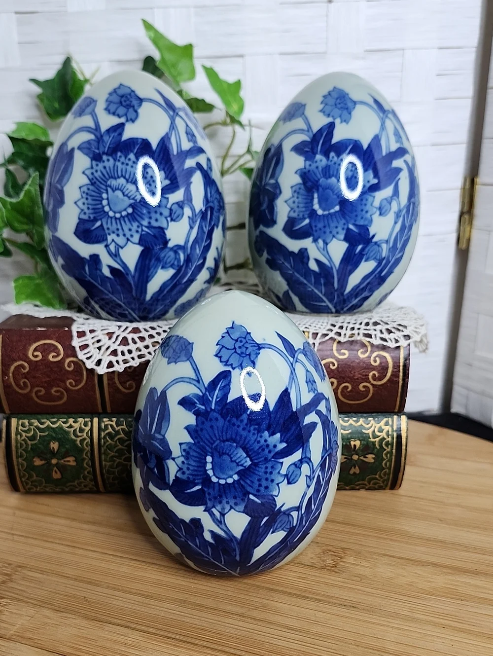 👉*VINTAGE* 3 CHINOISERIE STYLE COBALT BLUE PORCELAIN LOTUS FLOWER EGGS